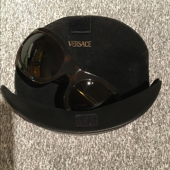VERSACE SUNGLASSES WITH CASE ONLY $225🏖 SEE PIC. - Picture 3 of 14